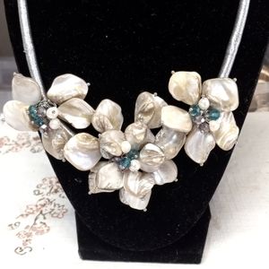 A beautiful rosettes necklace with magnetic clasp